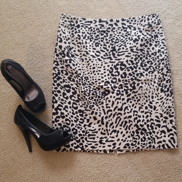 LOFT Dresses & Skirts - ☆ Loft ☆ Cheetah Print Pencil Skirt Size 8 Petite
